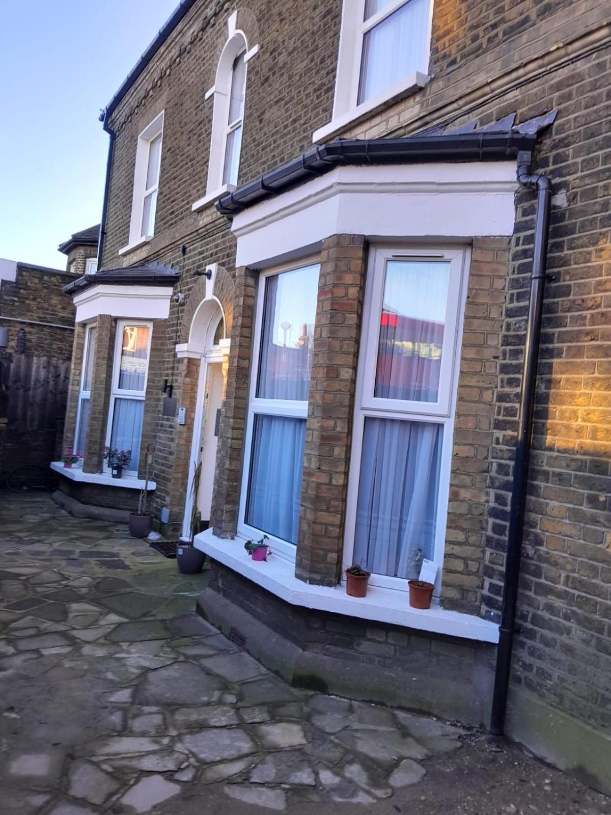 Place To Stay In Longbridge Barking  Exterior photo